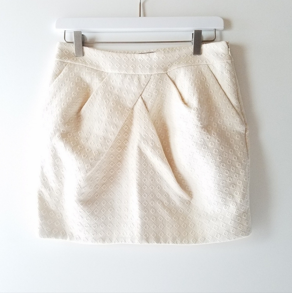 Forever 21 | Textured Cream Mini Skirt with pockets size SMALL